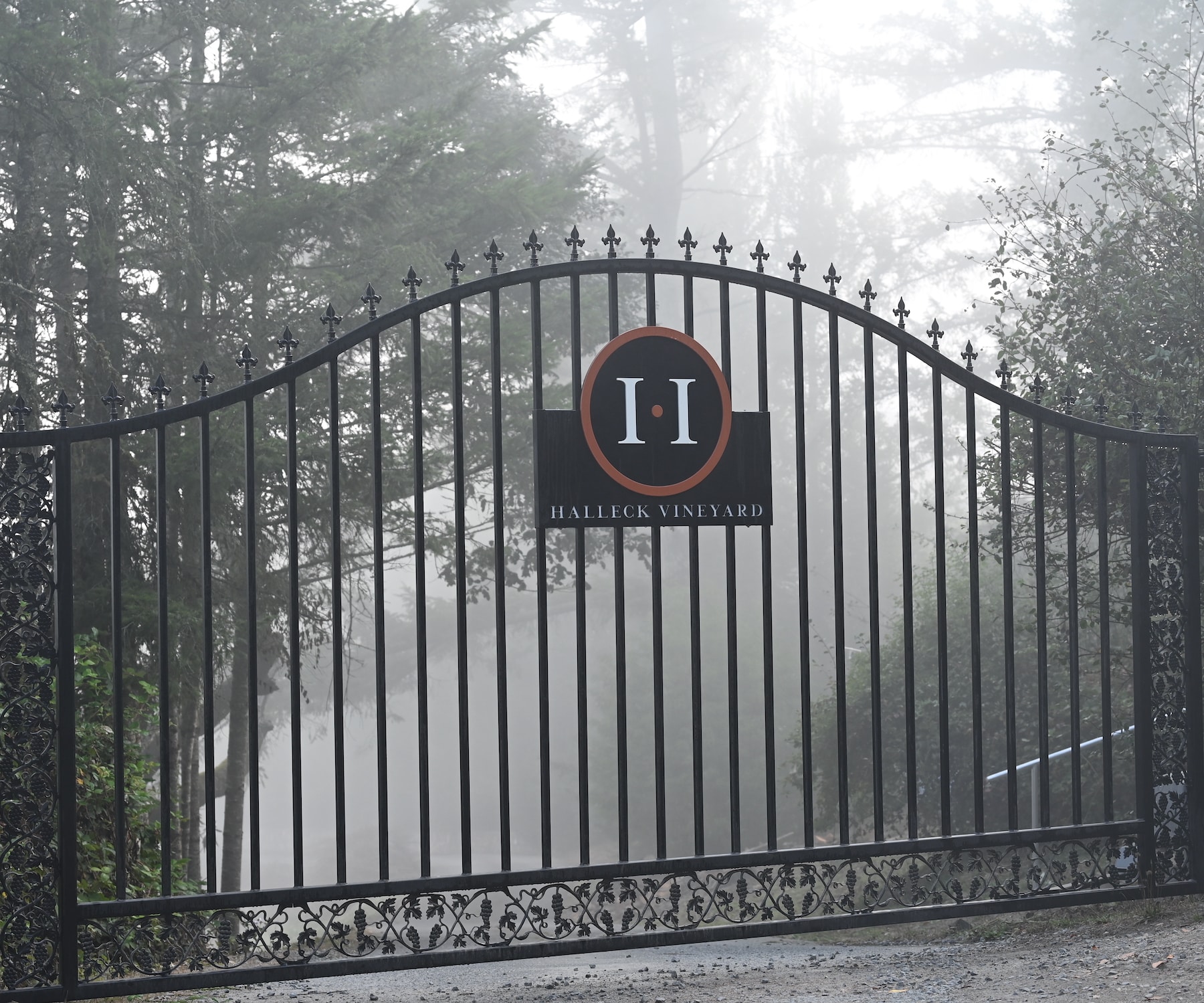 Halleck-Vineyard-Winery-Estate-Gate